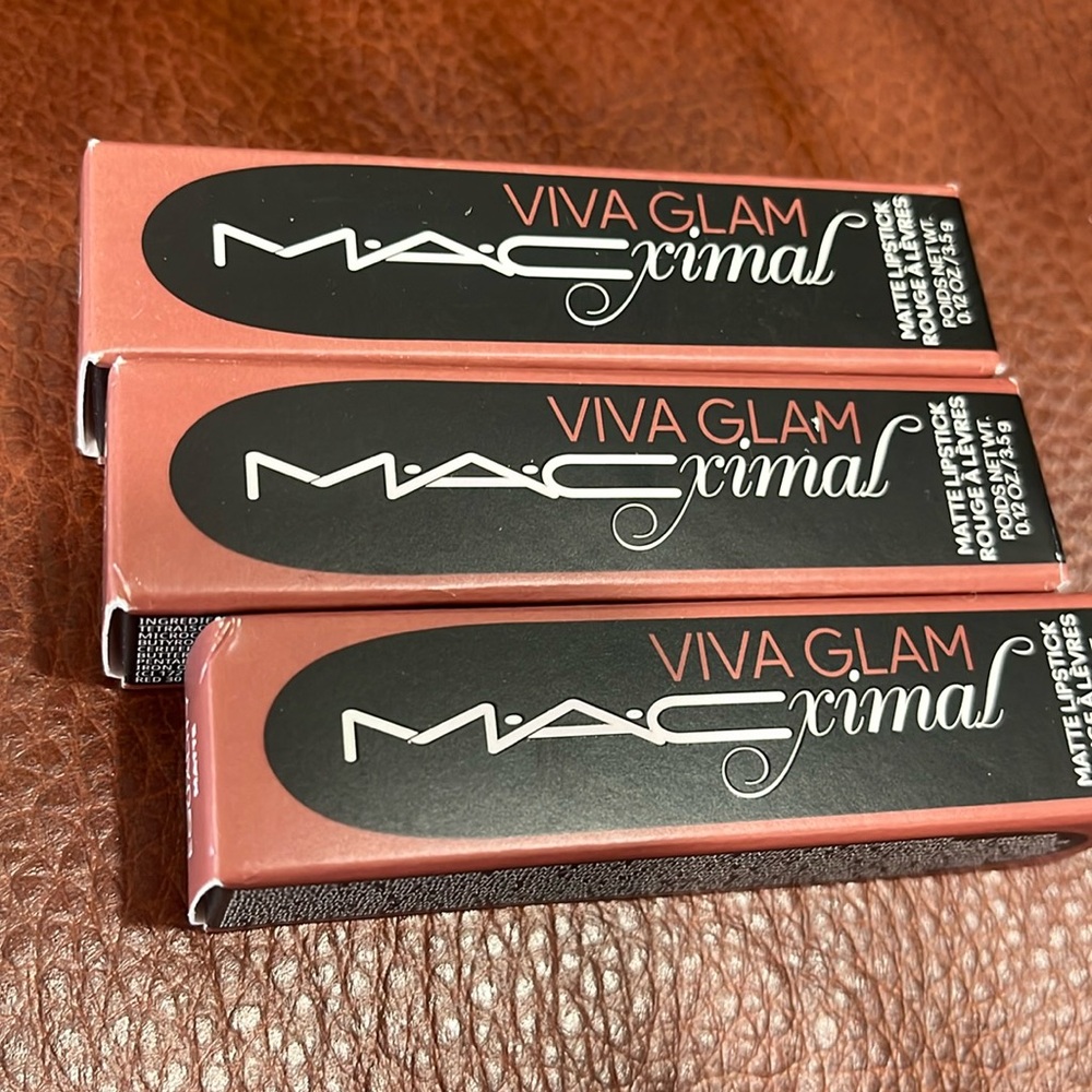 M·A·CXIMAL Matte Viva Glam Lipstick